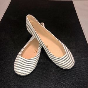 Light navy and white striped designed flats